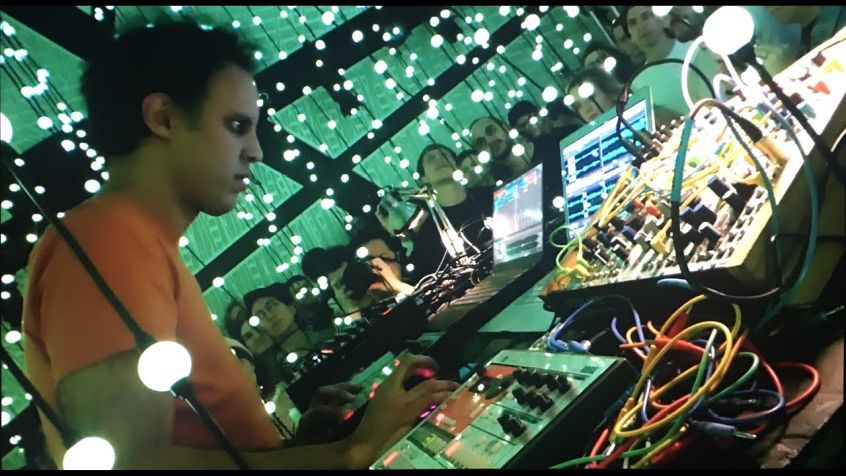 Four Tet annuncia il nuovo disco: “New Energy” esce a fine settembre. Ascolta un nuovo estratto.