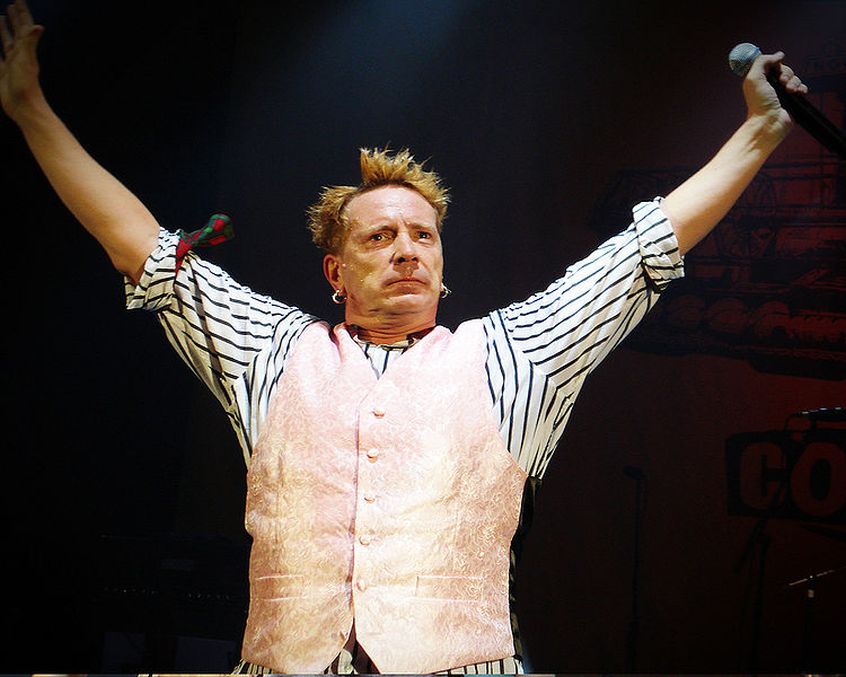 John Lydon (Sex Pistols) sulla regina Elisabetta: “Ne sentirò la mancanza quando morirà “