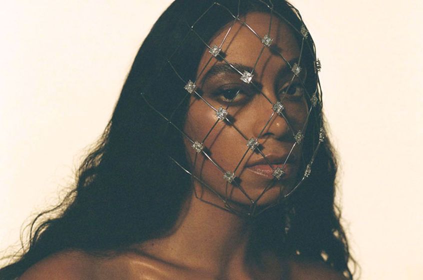 Solange pubblica a sorpresa il nuovo disco. Ascolta per intero “When I Get Home”.