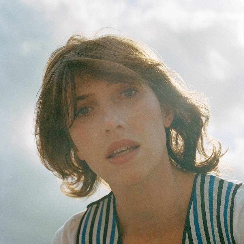 “Se dovessi usare delle parole per descrivere questo disco direi leggero, insolente e confortante.” Ce lo racconta Aldous Harding