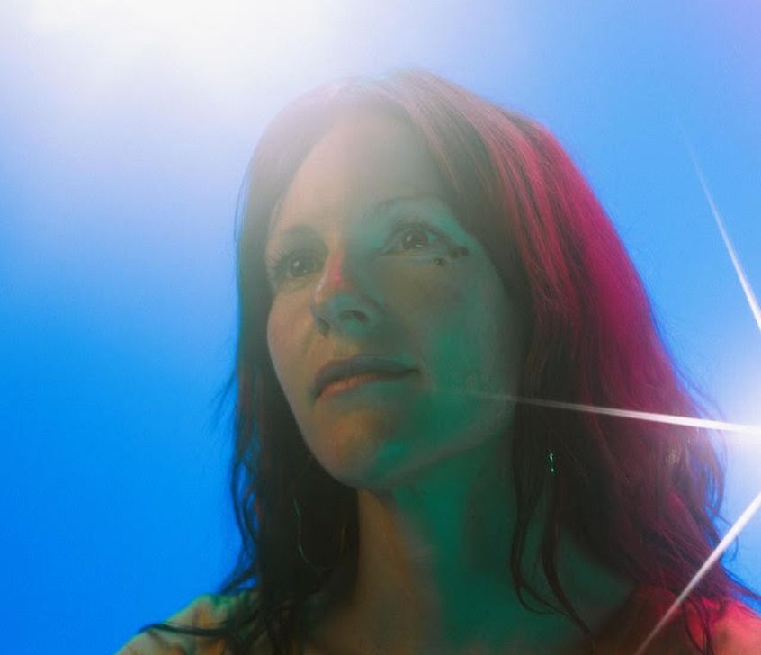 Kaitlyn Aurelia Smith annuncia il nuovo album “The Mosaic of Transformation” in uscita il 15 maggio