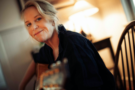 Mary Chapin Carpenter – The Dirt And The Stars