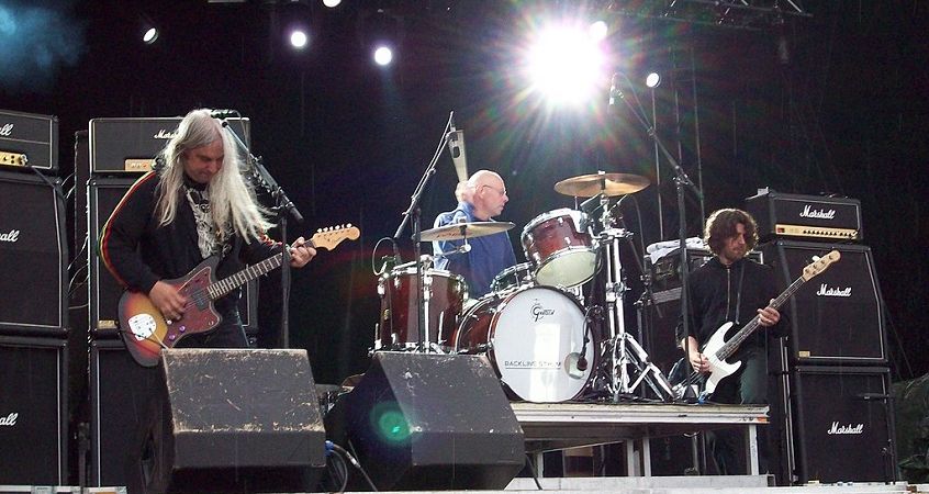 Guarda i Dinosaur Jr. suonare due nuovi pezzi live