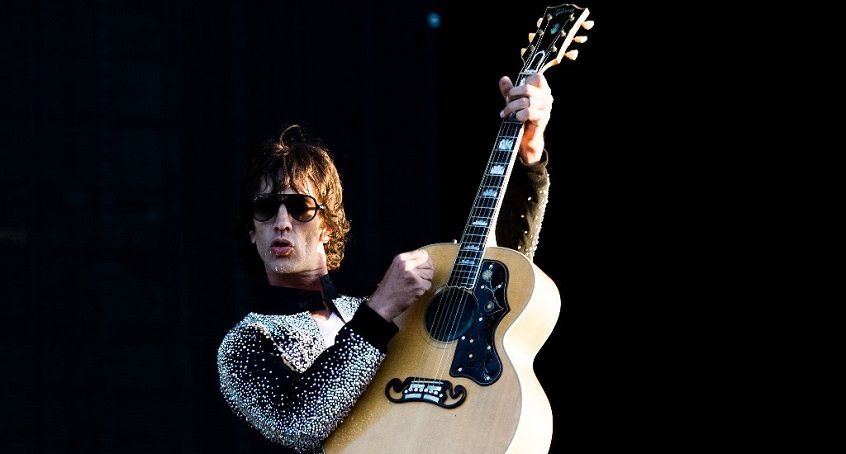 Richard Ashcroft rifà  un brano di John Lennon: ascolta “Bring On The Lucie (Freda Peeple)”