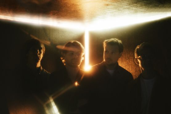 Django Django – Glowing In The Dark