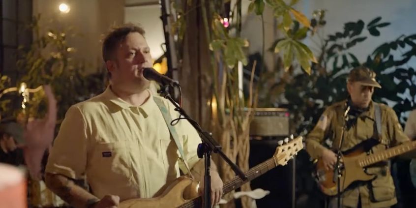 Guarda il debutto televisivo di “We Are Between” dei Modest Mouse