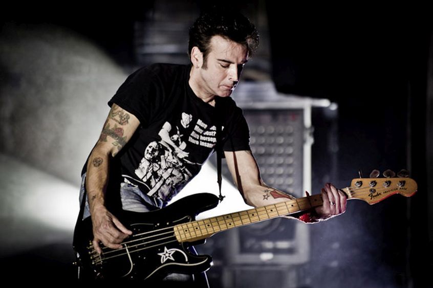 L’abbandono di Simon Gallup. Un musicista che ha creato uno stile.