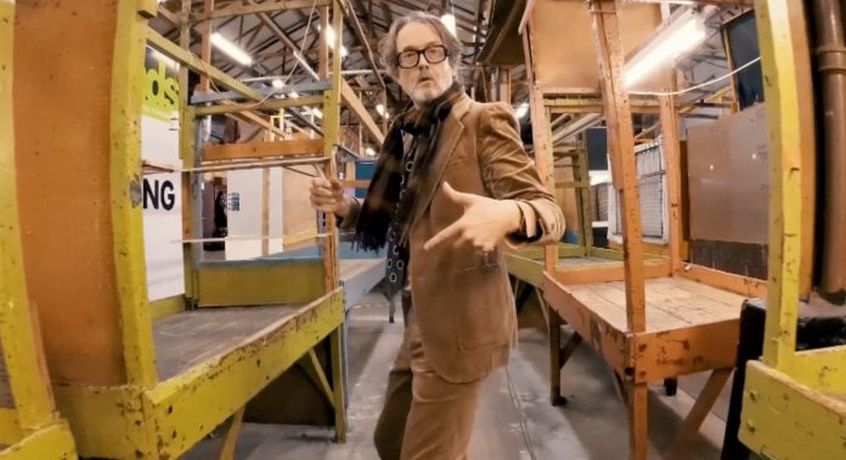 Guarda il video della collaborazione tra Jarvis Cocker e Gucci Soundsystem: ecco “Let’s Stick Around”