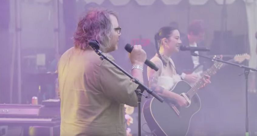 Guarda Japanese Breakfast cantare “Kokomo, IN” insieme a Jeff Tweedy