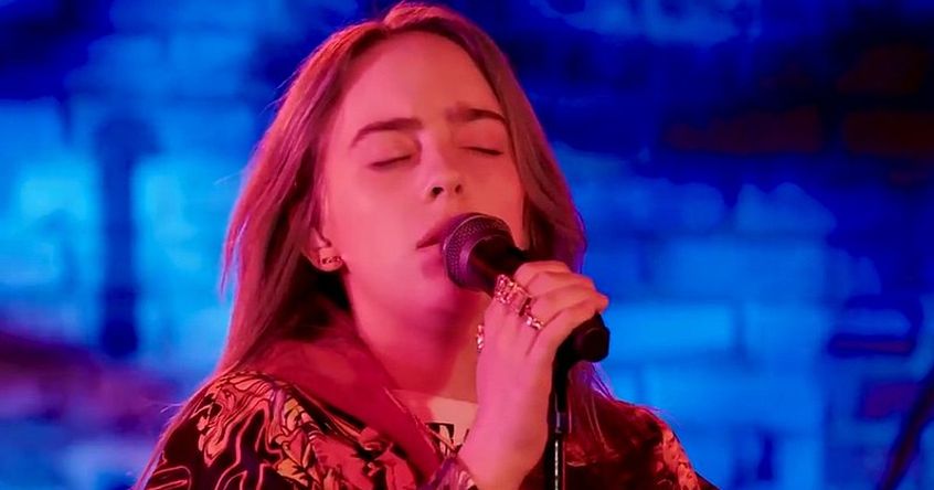 Guarda Billie Eilish esibirsi in un breve show acustico all’ Amoeba Music di Hollywood