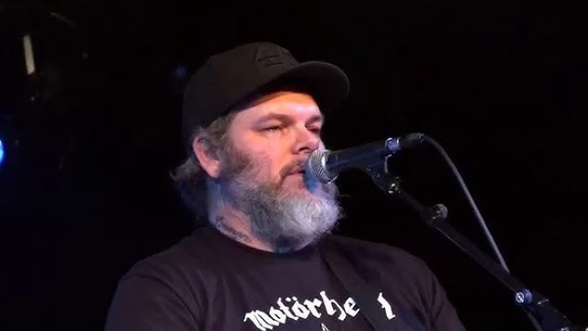 Scott Kelly, cantante dei Neurosis, ammette gli abusi verso moglie e figli e annuncia il ritiro dalla musica