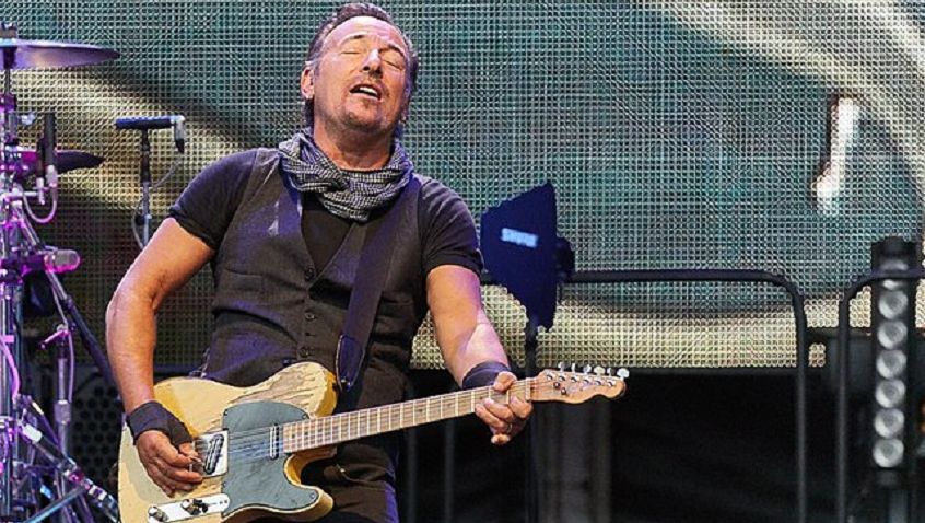 Bruce Springsteen condivide “Don’t Play That Song” dal suo nuovo album di cover