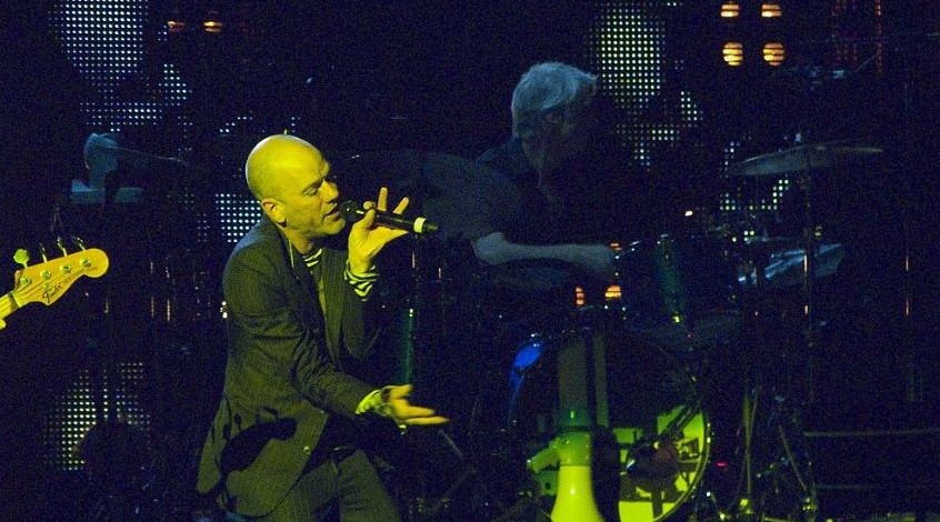 Michael Stipe porterà  a Milano la sua prima mostra d’arte. E sul suo disco solista svela: “Dovrebbe uscire il prossimo anno”