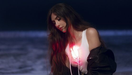 Weyes Blood – And In The Darkness, Hearts Aglow