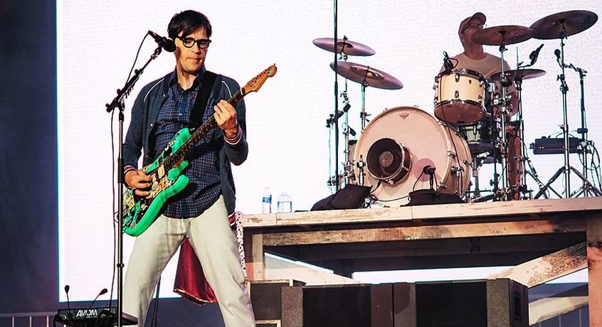 Guarda gli Weezer suonare “I Want A Dog” da Jimmy Kimmel